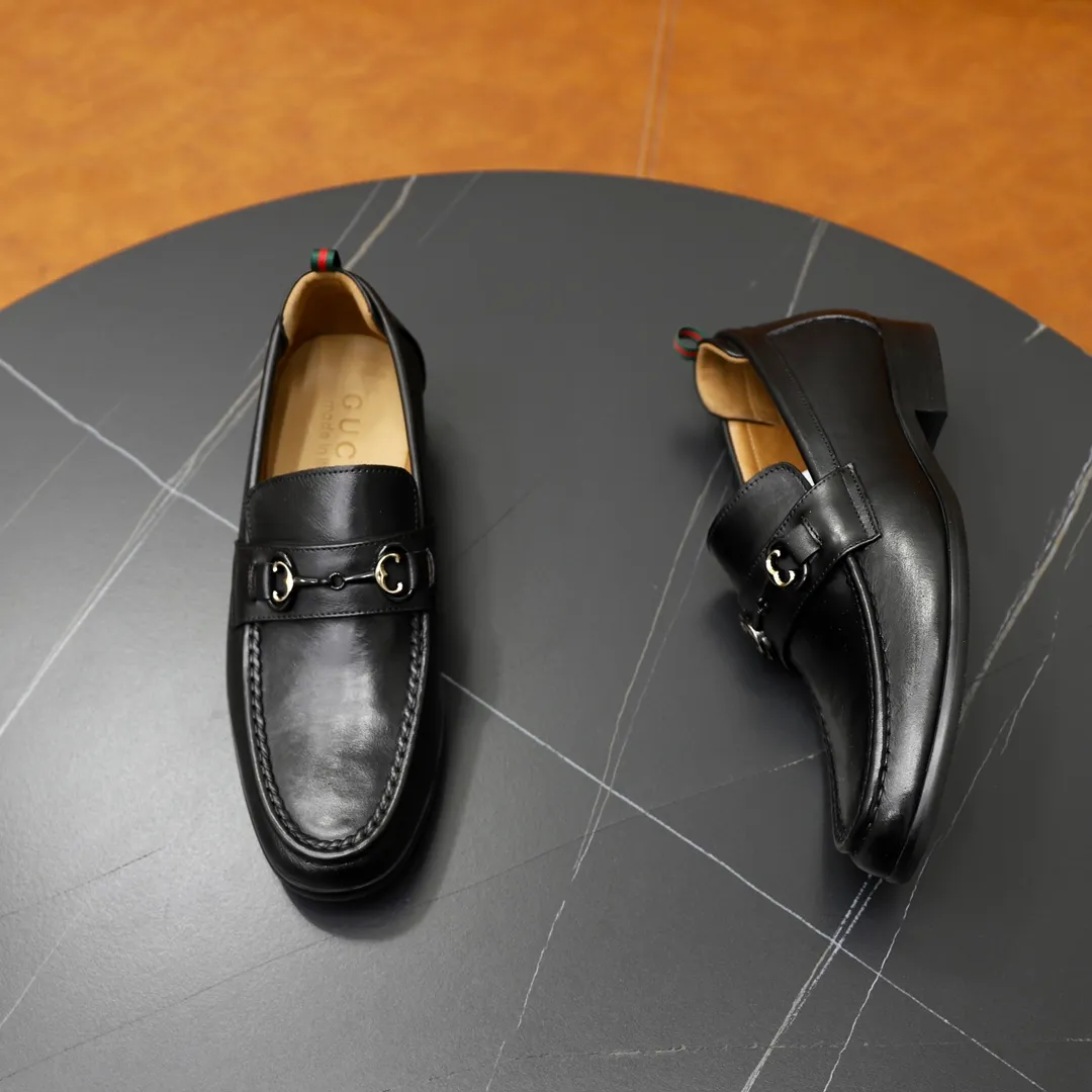 Men's shoes: 250🙅‍♂️🙅‍♂️🙅‍♂️Niuli Brand: GUCCI Size: 38-44 (45 can be customized) Level: Counter classic Material: Original soft cowhide upper Comfortable cowhide lining Original lightweight outsole Style category: Business casual footwear Driving leather shoes Color: Actual picture color